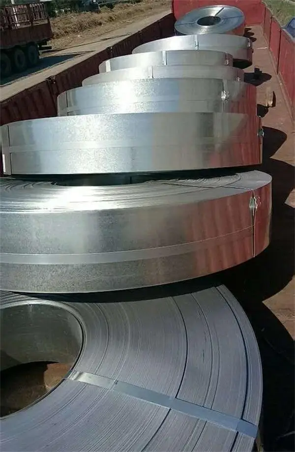 Полосная стальная металлическая лента 0,3 мм 0,35 мм 0,45 мм 0,50 мм 32 мм 48 мм 65 мм горячеоцинкованная стальная рулонная катушка