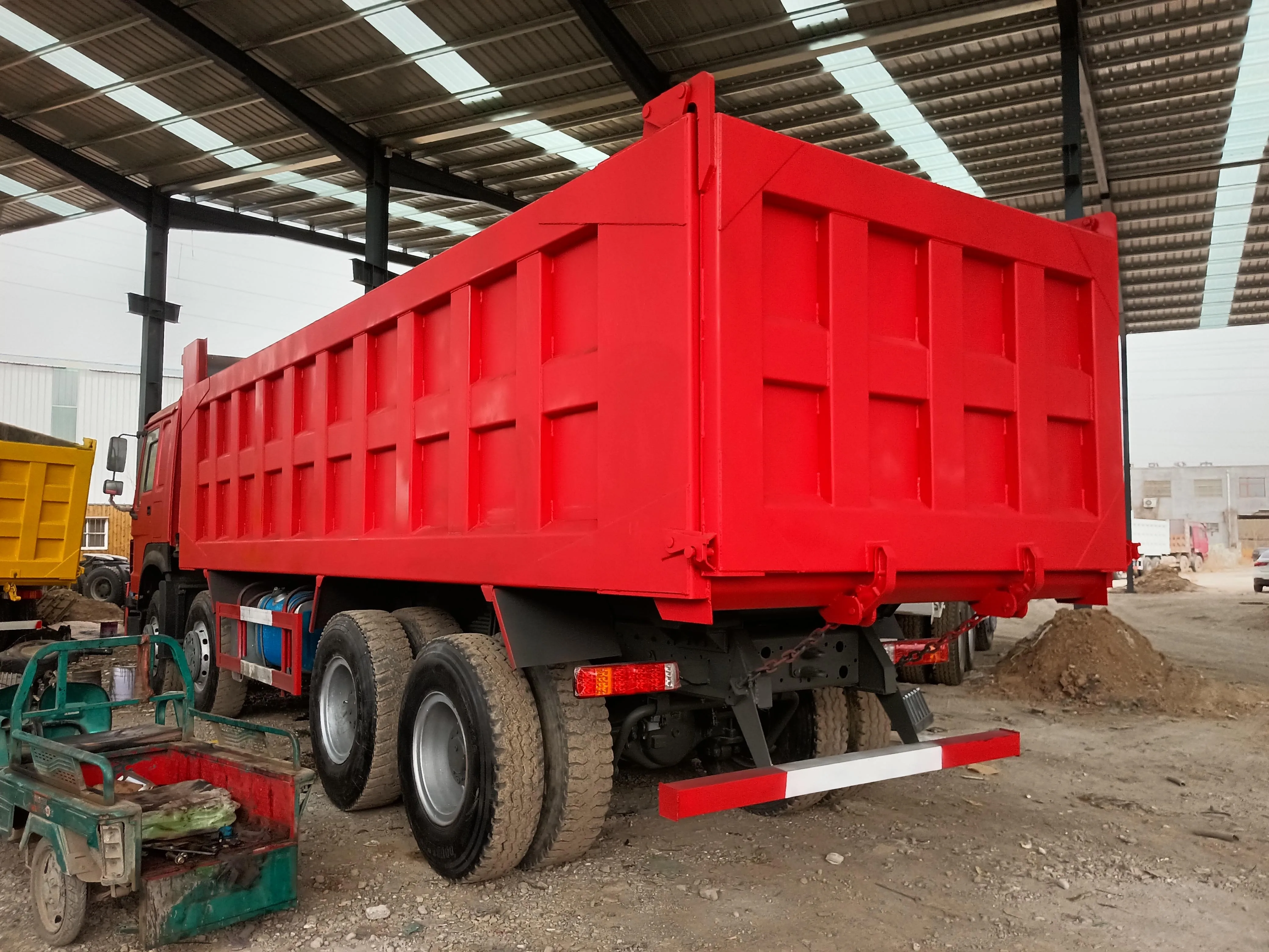 Sinotruk Howo 8x4 50t Dump Truck Left Hand Drive Used Construction Equipment 50ton 70ton Dump Trucks Tipper