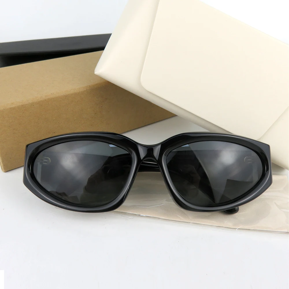 Женские солнцезащитные очки с поляризованным логотипом