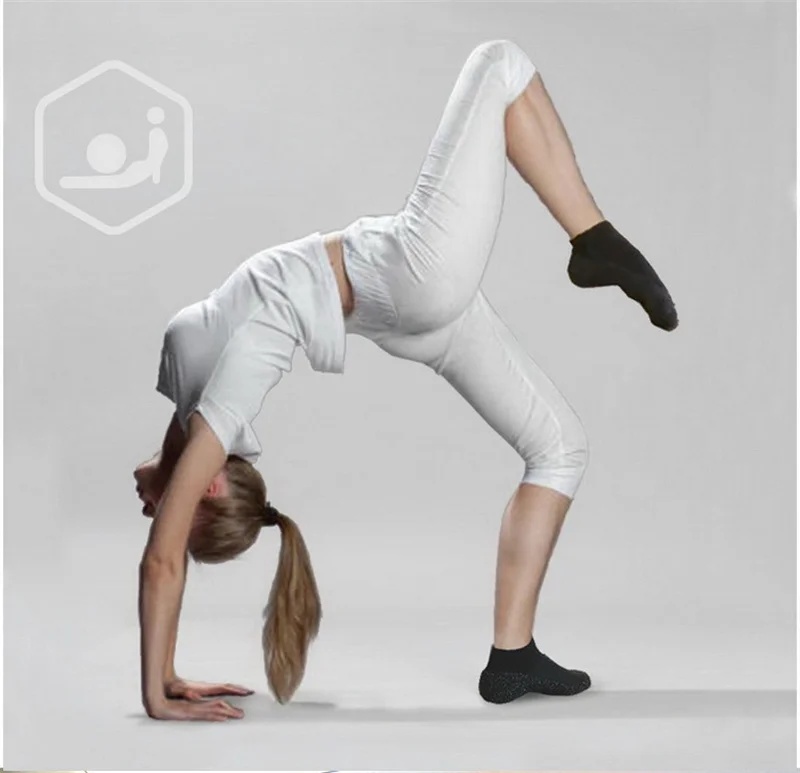 2021 Hot selling portable breathable Beach Yoga exercise Sock Sport Shoes for men