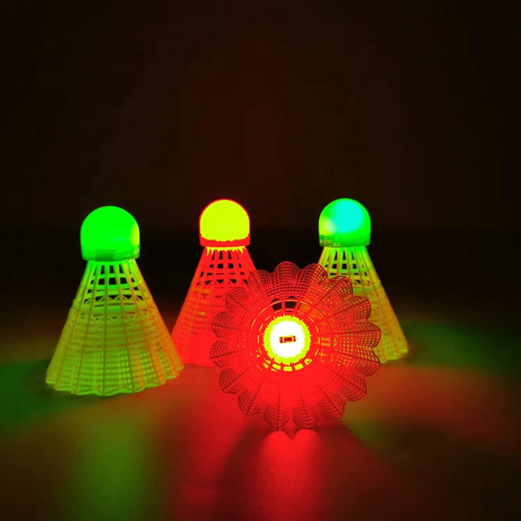 Best Seller LED Lighting Plastic Shuttlecock 4pcs Darkness Play Lighting Nylon Badminton Shuttlecocks for Badminton at Night