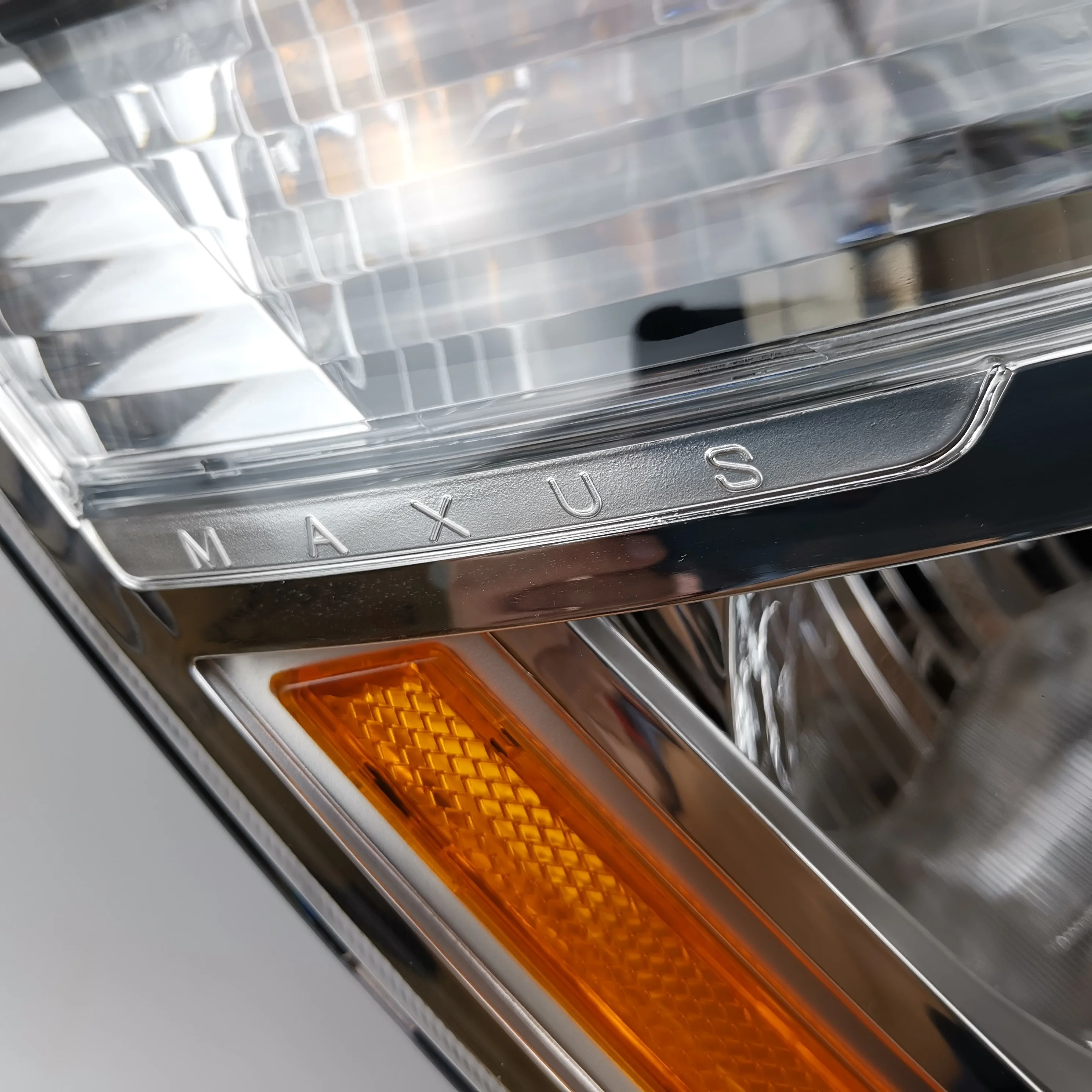 SAIC MAXUS V80 Original Front Headlight Assembly C00090521 C00090522