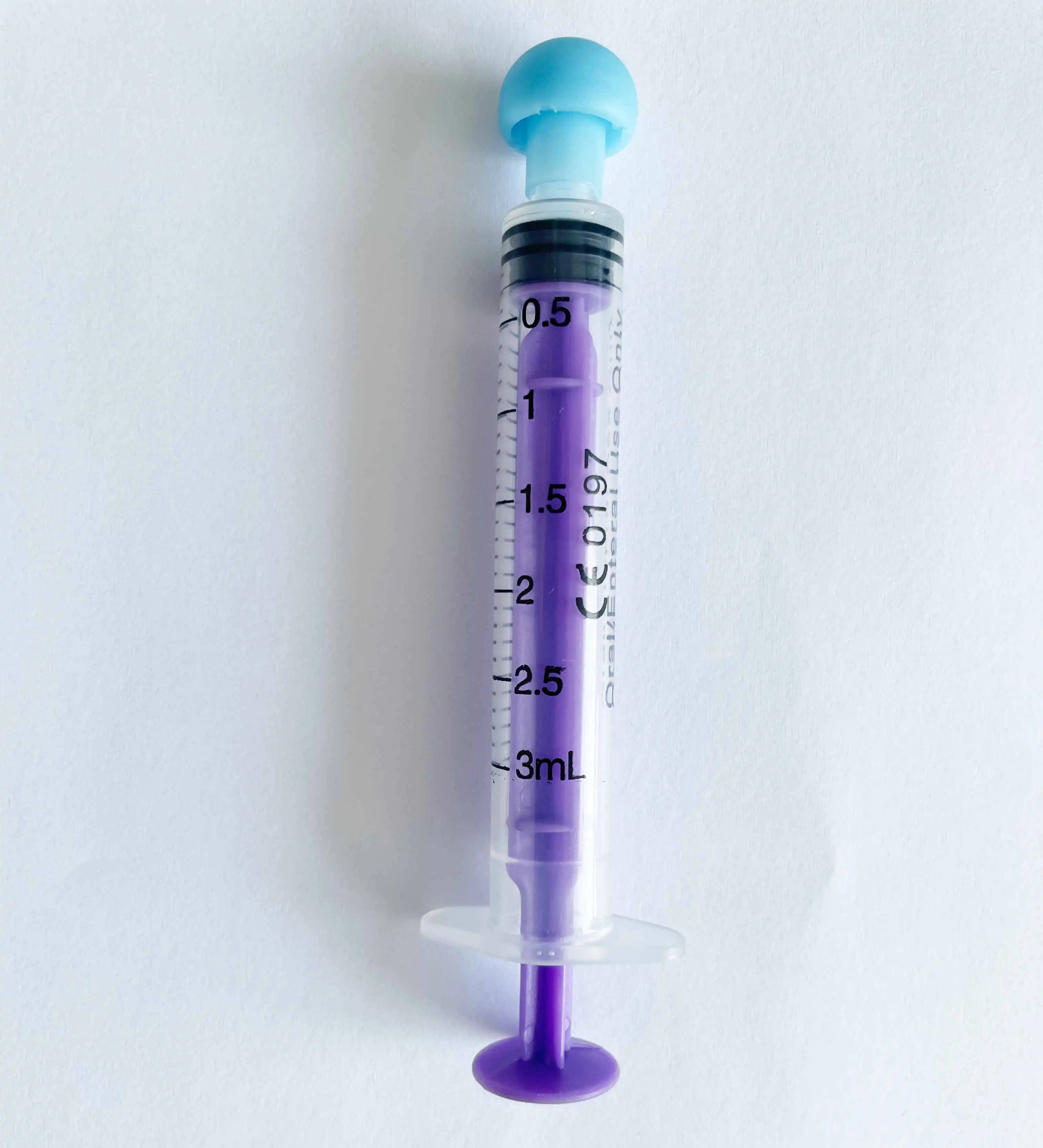 Plastic disposable pet, poultry, and livestock vaccine syringes for veterinarians, drug feeding needles, suitable for various an