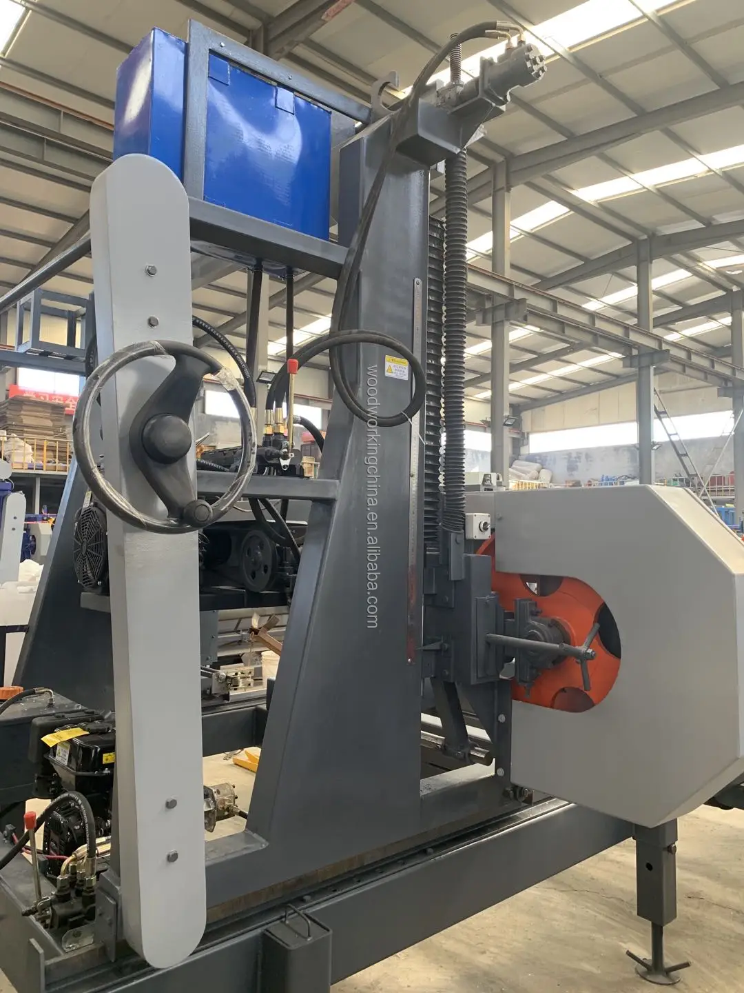 Hydraulic Horizontal Portable Wood Production Line Gasoline Sawmill In Band Saw machine