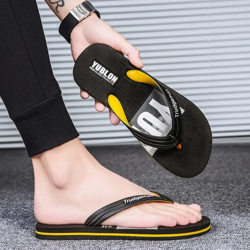 2022 New Fashion Thick Soles Clipped Feet Beach Comfortable Nonslip Wear Resistant Outdoor Slippers