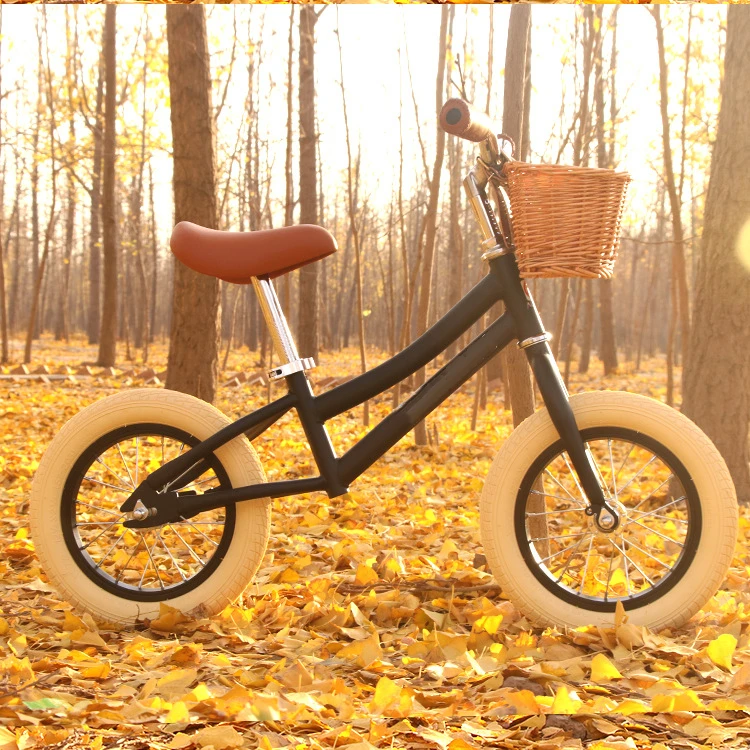 No Pedal Baby Balance Bike / 2-7 years old Kids Foot Pushed Mini Bicycle Kids Balance Bike