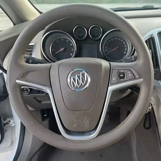 Yinglong 2013 GT1.6L Автоматическая модная версия США Buick Подержанный автомобиль