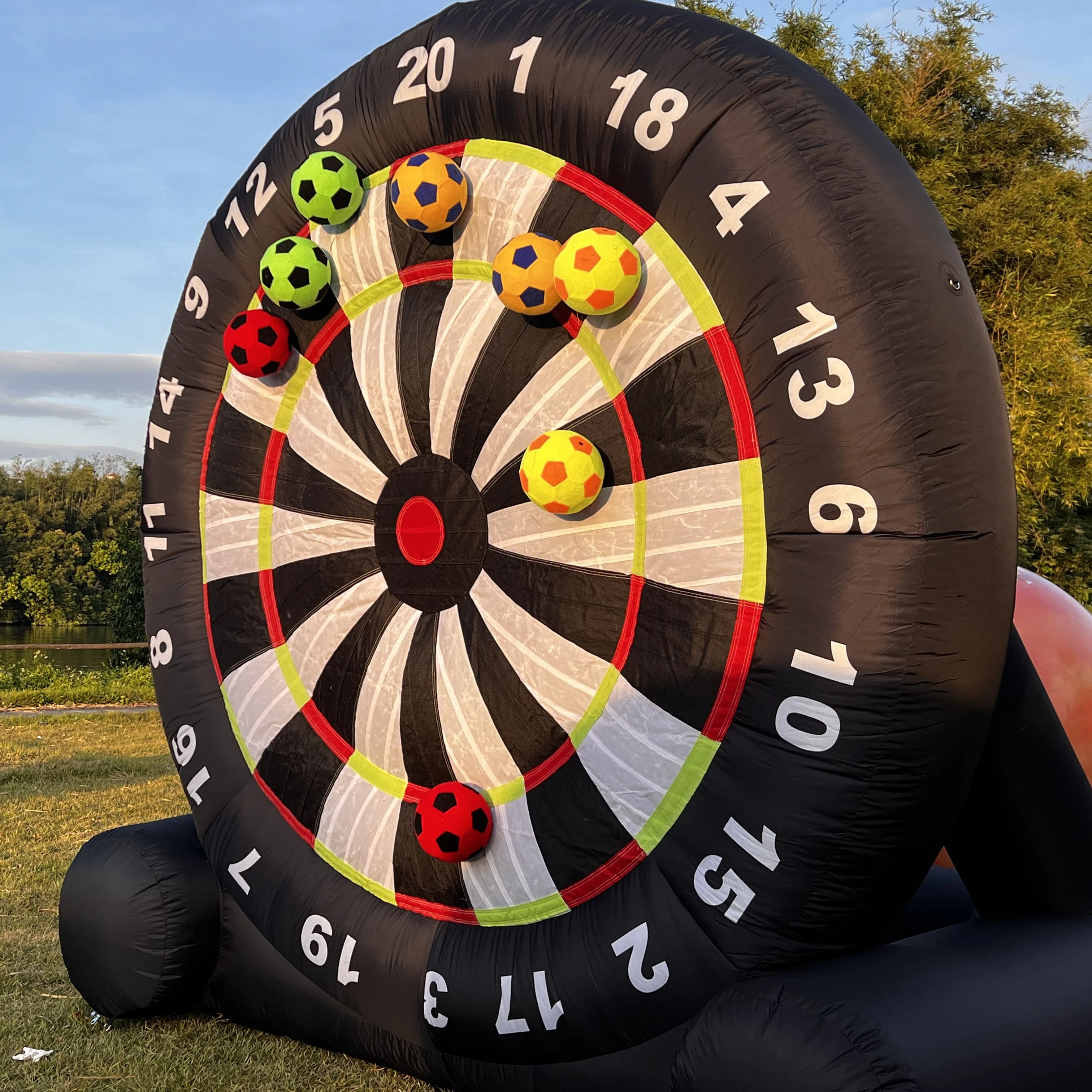 Hot Selling 10 Ft Outdoor Inflatable Foot Dart Board Rental With 350w Blower inflatable soccer dart board
