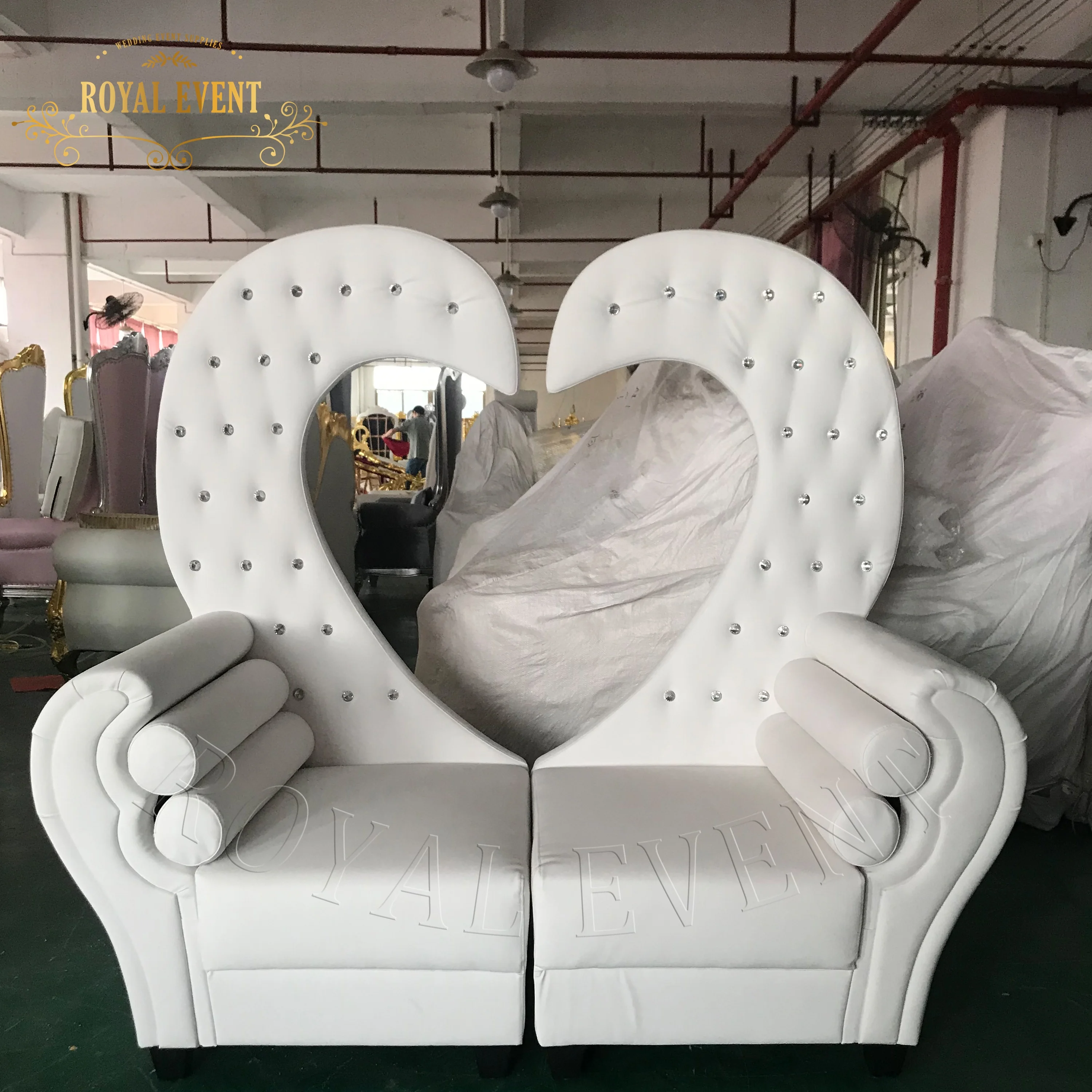 Newest Design Hotel Furniture Wedding Throne Chair Heart Shape Back Chair White PU Leather Double Seats Chair for Bridal Events