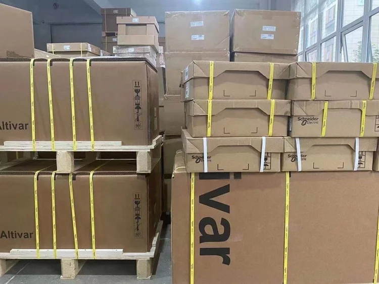 New Original PLC programmable controller module TM200CE40R controller M200 40 IO relay Ethernet In  Stock for Schneider