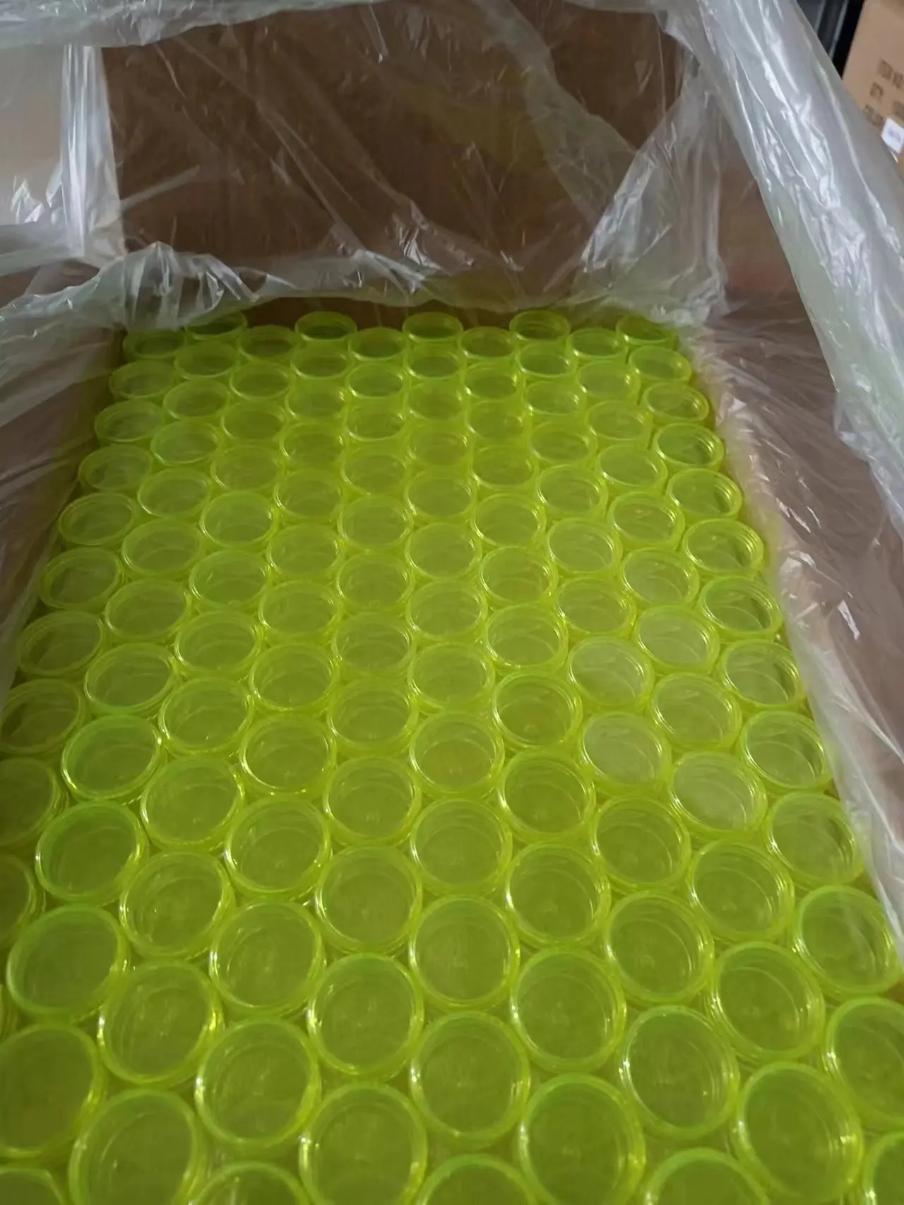 empty 3g/5g transparent plastic cosmetic sample jars with colored lids