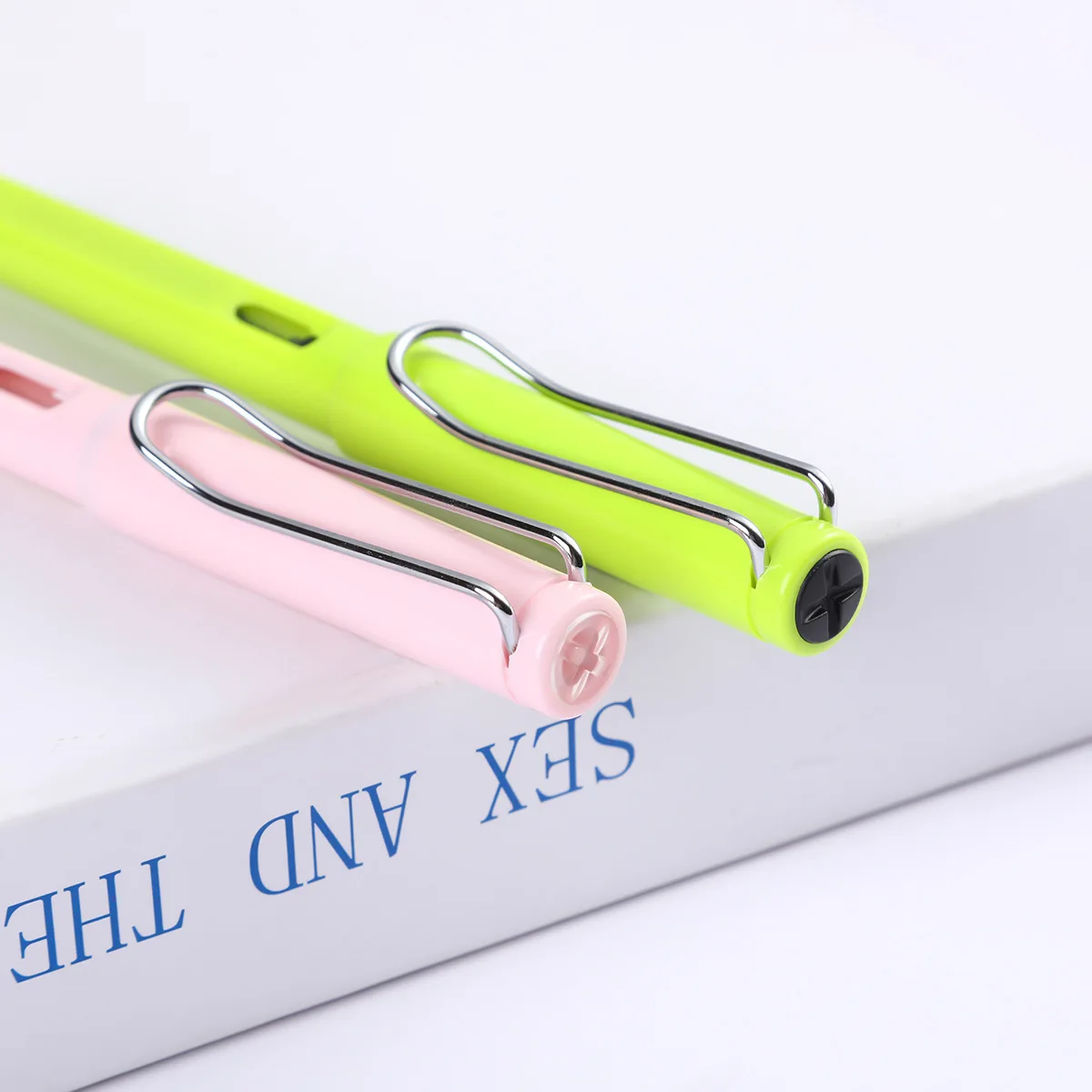 Spot student Fountain pen manufacturers wholesale plastic pens positive posture business gift ink pens