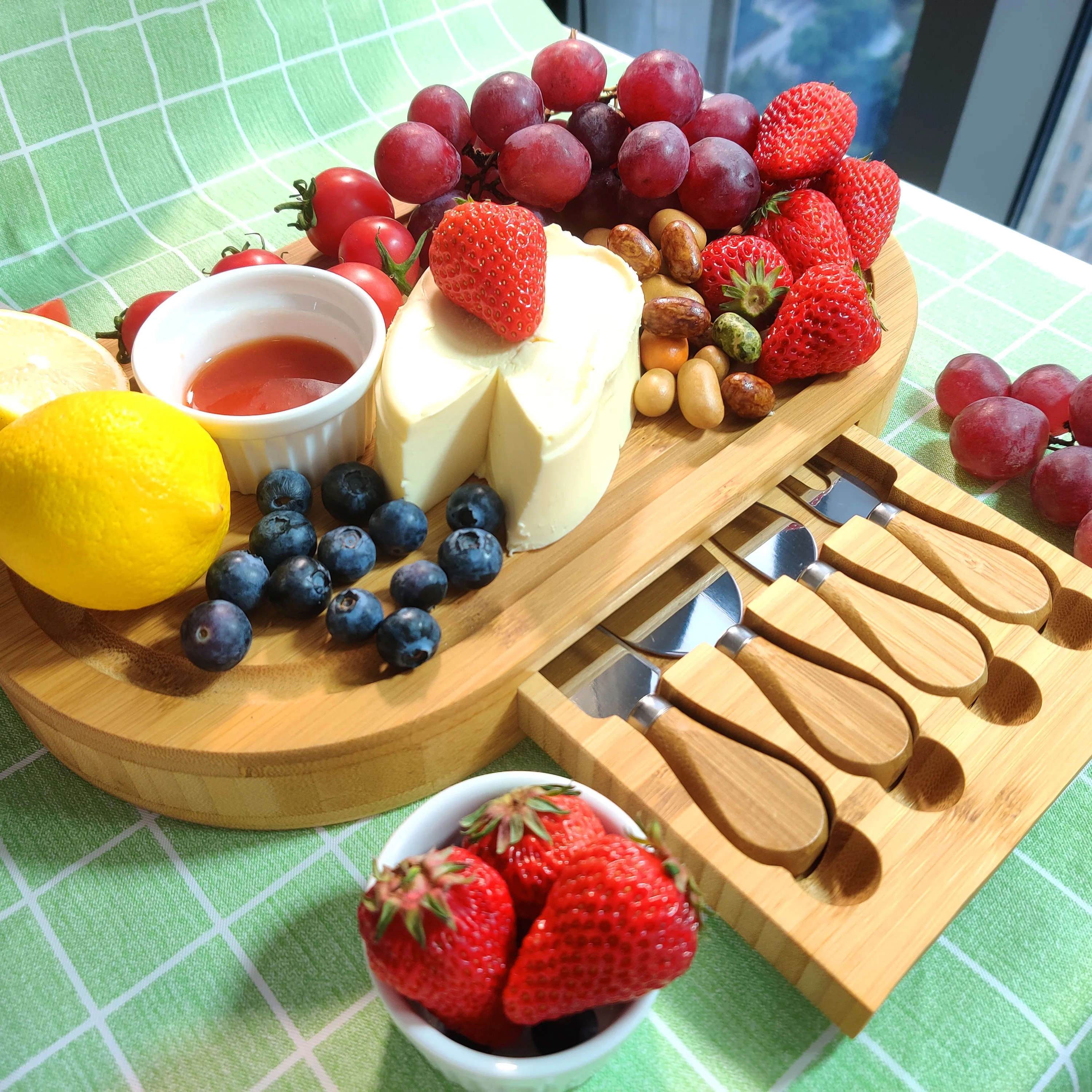 High Quality Excellent Bamboo Cheese Board With Cutlery set