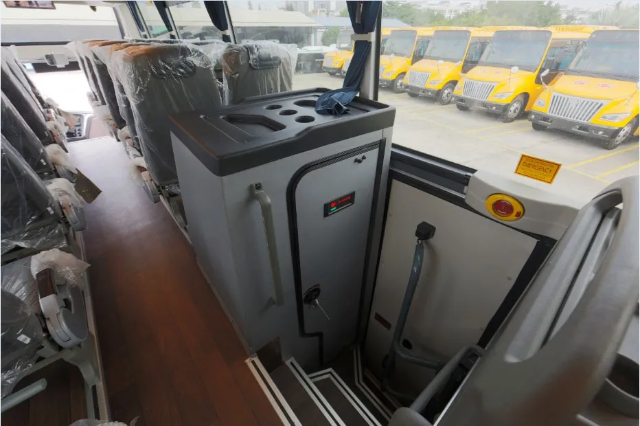 Zhongtong Diesel RHD  LHD Travel Agency Using Luxury 50 Seats Bus with Toilet