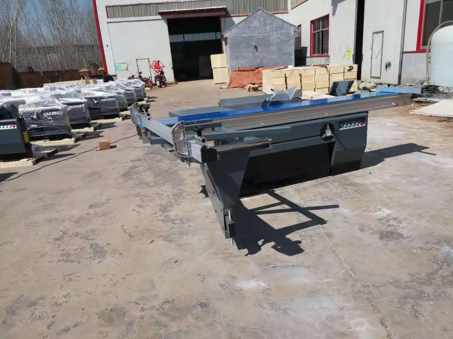 Конкурентоспособная цена, деревообрабатывающее оборудование, горизонтальный станок, скользящая панельная пила