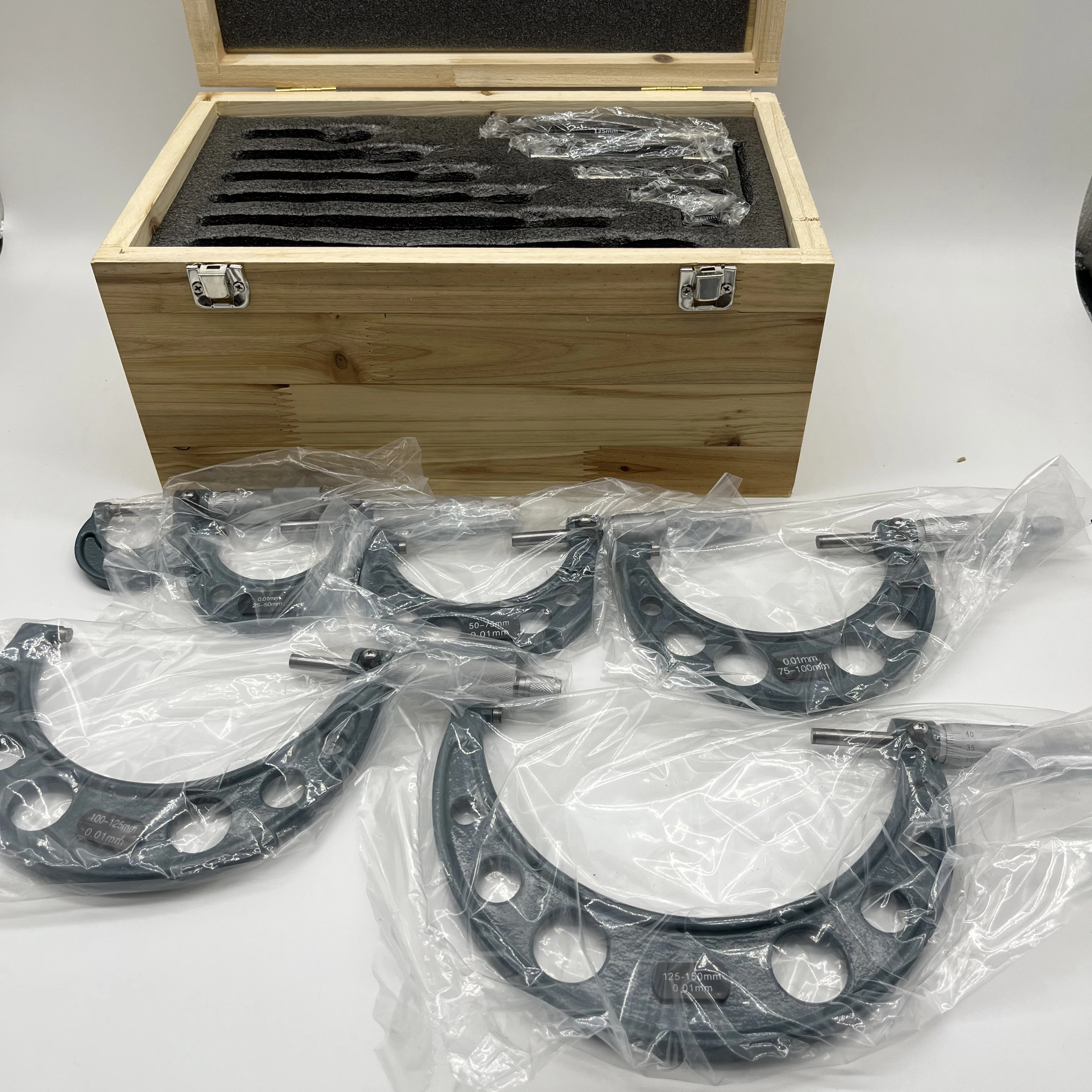 Micrometer set wood box packing 6PCS micrometer set 0-150 mm arch frame mitutoyo type set of micrometers
