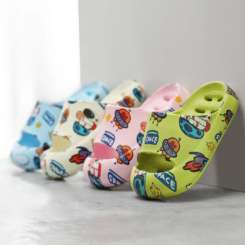 New Style Wholesale Retail Resale Unisex Bathing Sandals Children Home Hotel Hollow Leaky Kids Bathroom slippers