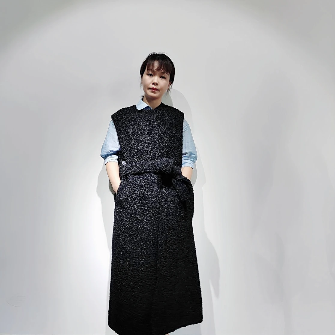 Wholesale Autumn and Winter Long Fashion faux fur sleeveless coats fur long vest women