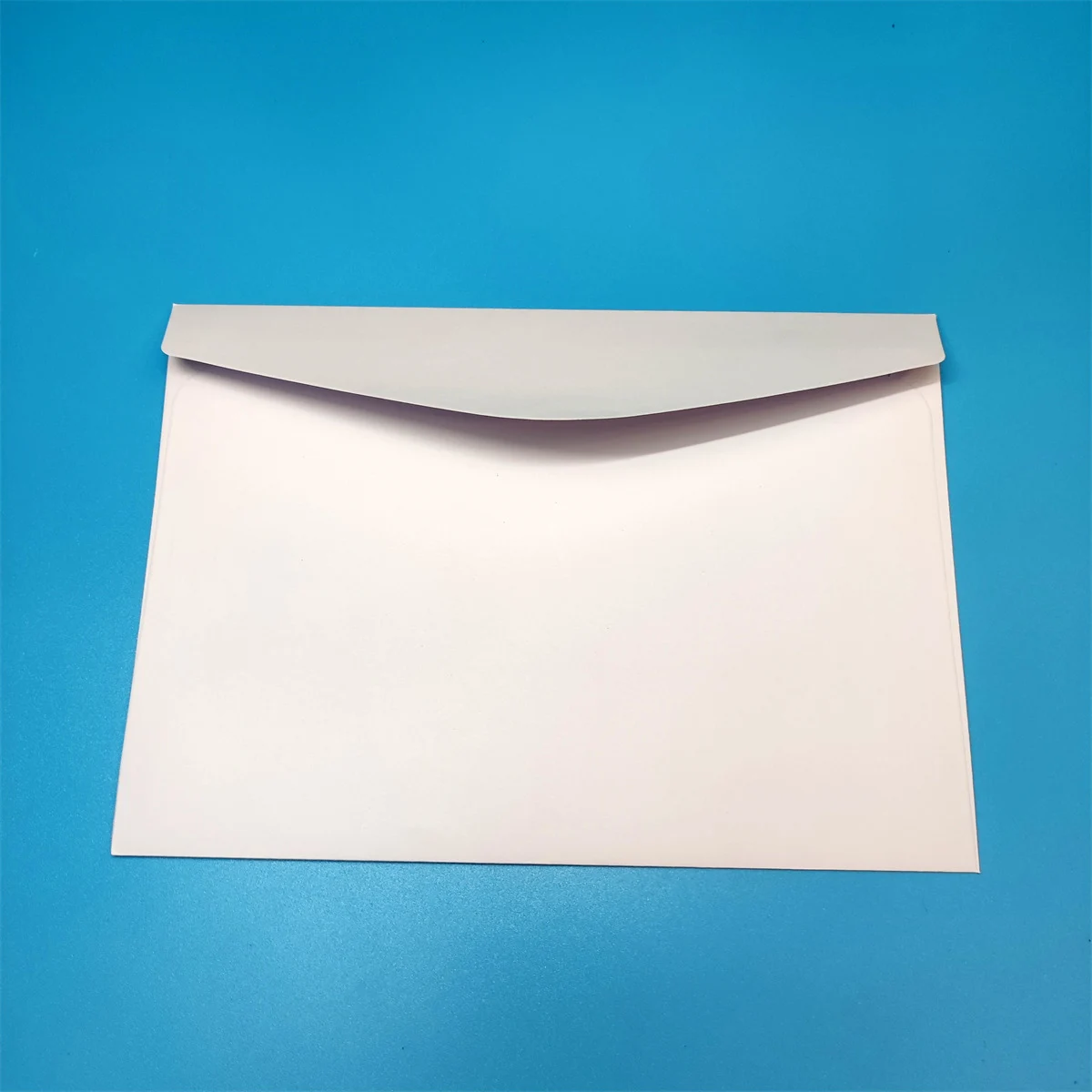 Guangdong Высокое Качество Пользовательский логотип слоновая кость белый картон C4 жесткий конверт с алмазным клапаном для рождественской открытки