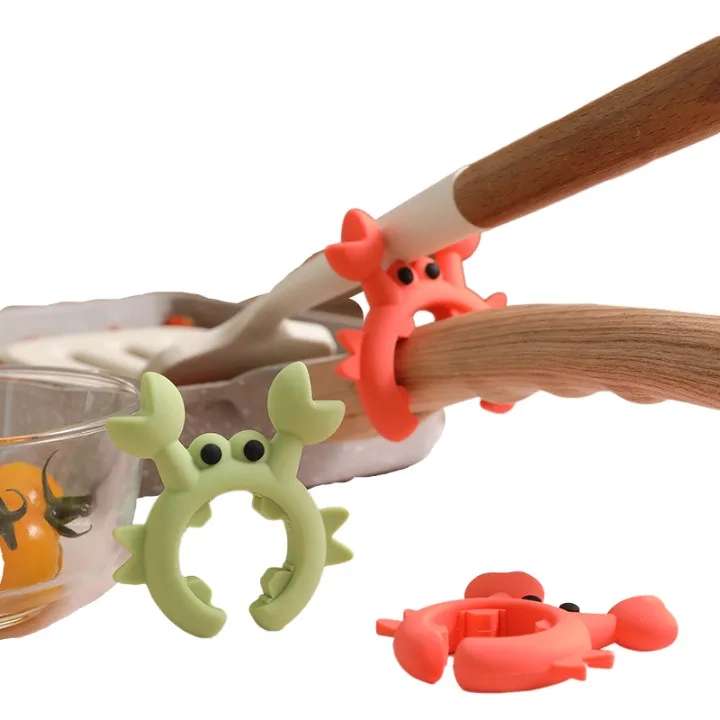 hot sale 24 Home Use Kitchen Tools Silicone Material  Pot Edge Clip Fork Spatula Rack Spoon Holder Crab Shape