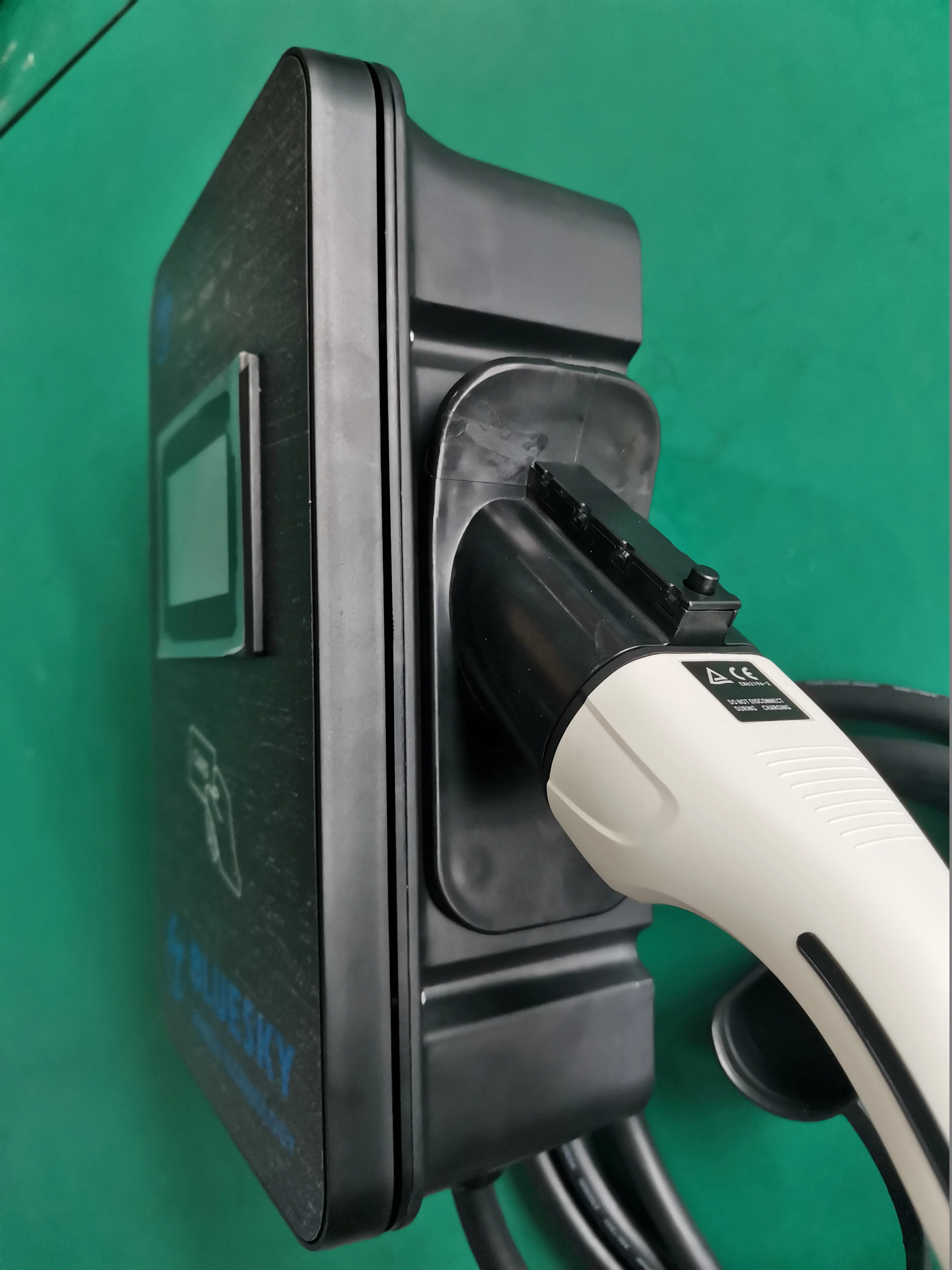 Bluesky 22kw Ev Charger OCPP 1.6 J  3-phase Type 2 electric car ev charger charging station Cable