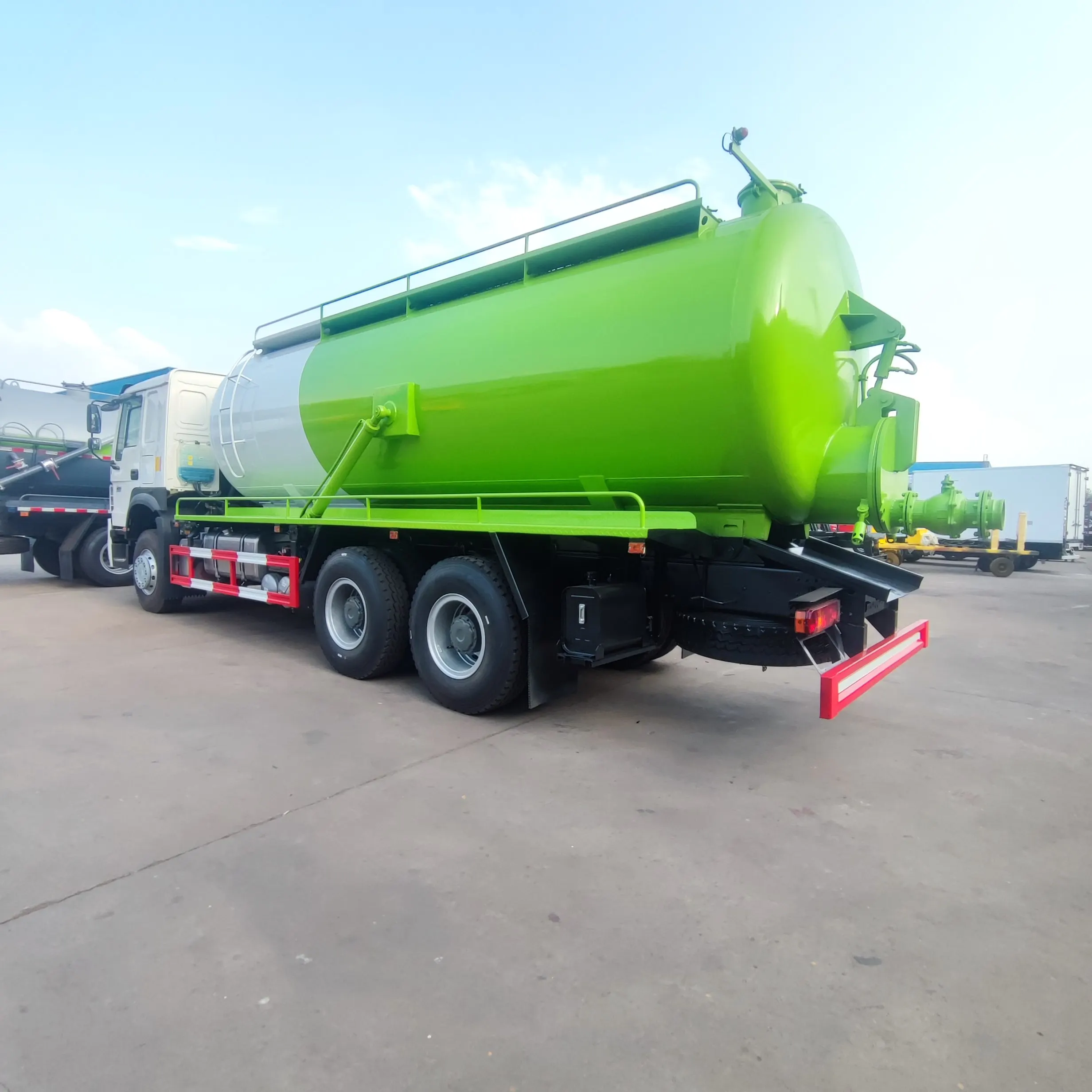 Sinotruk Sewage Suction Truck Cheap 6*4 Wet Vacuum Truck 20 CBM customization Toilet Sucker Truck