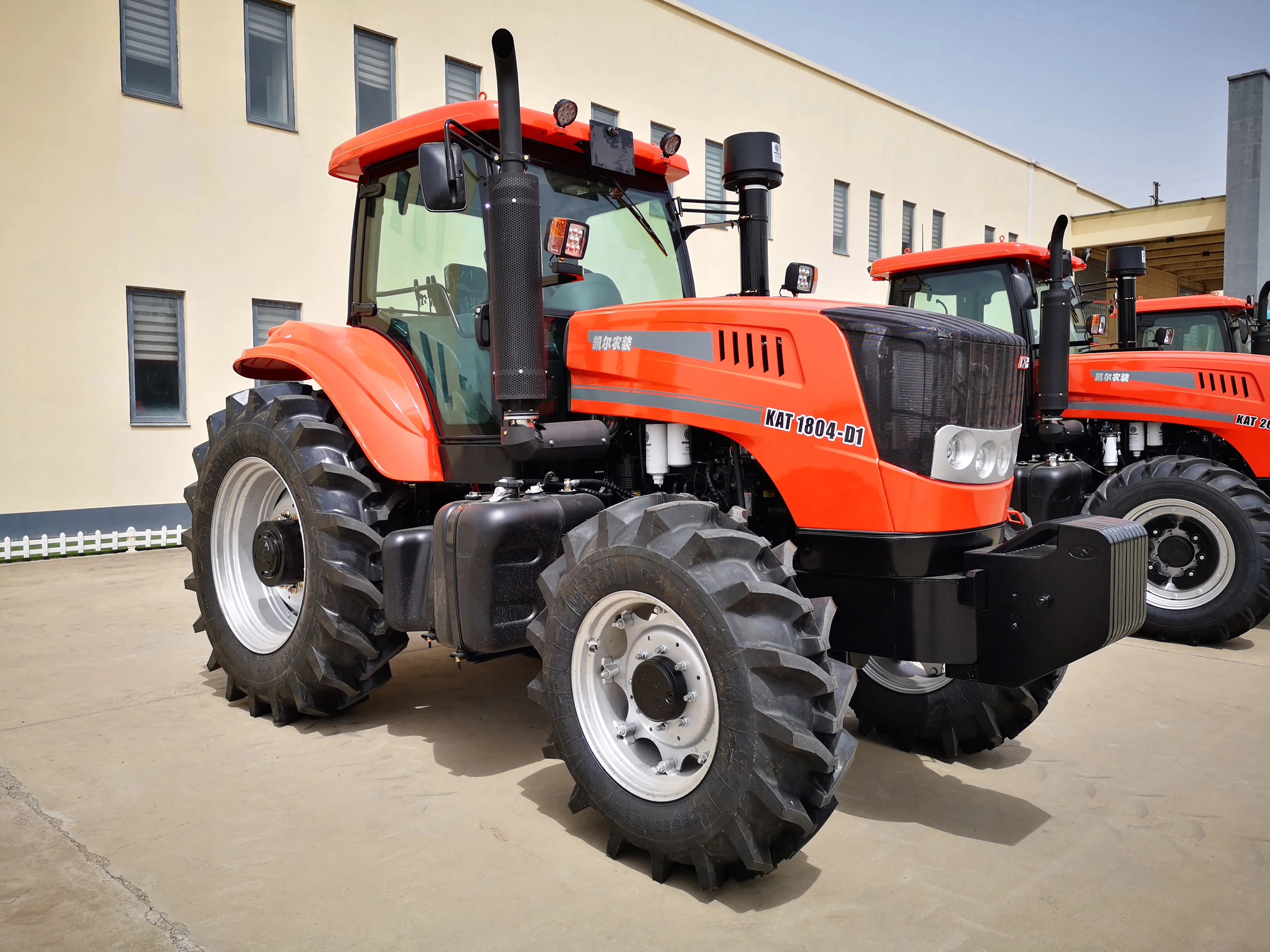 Big Promotion Farming Tractor 180HP Attachments Tractors for Agriculture Use Cheap Machine for Sale