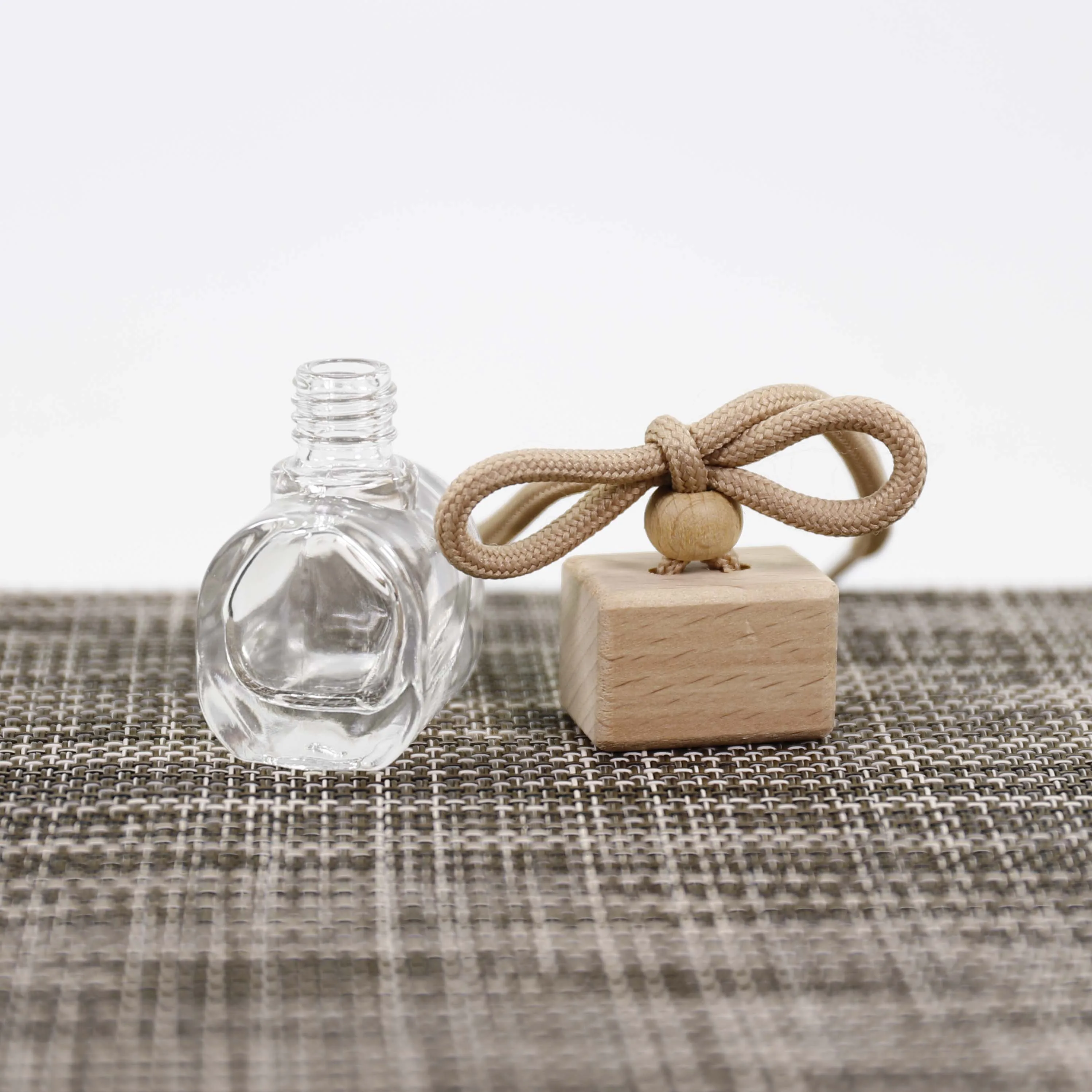 Aroma Diffuser 8Ml Fragrance Bottle Diffuser Glass Car Air Freshener Hanging Perfume Bottle With Wooden