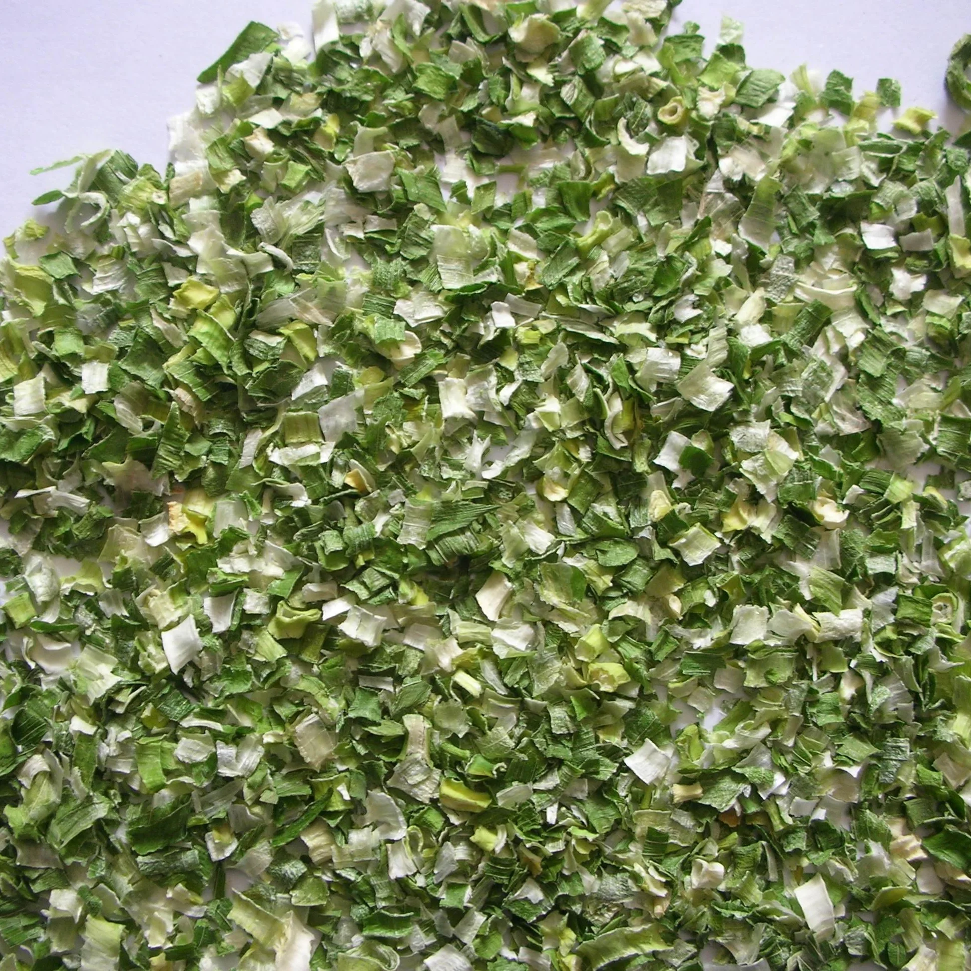 Заводская поставка, новый урожай XingHua, сушеные зеленые и белые хлопья из лик, высококачественные сушеные весенние хлопья для лука