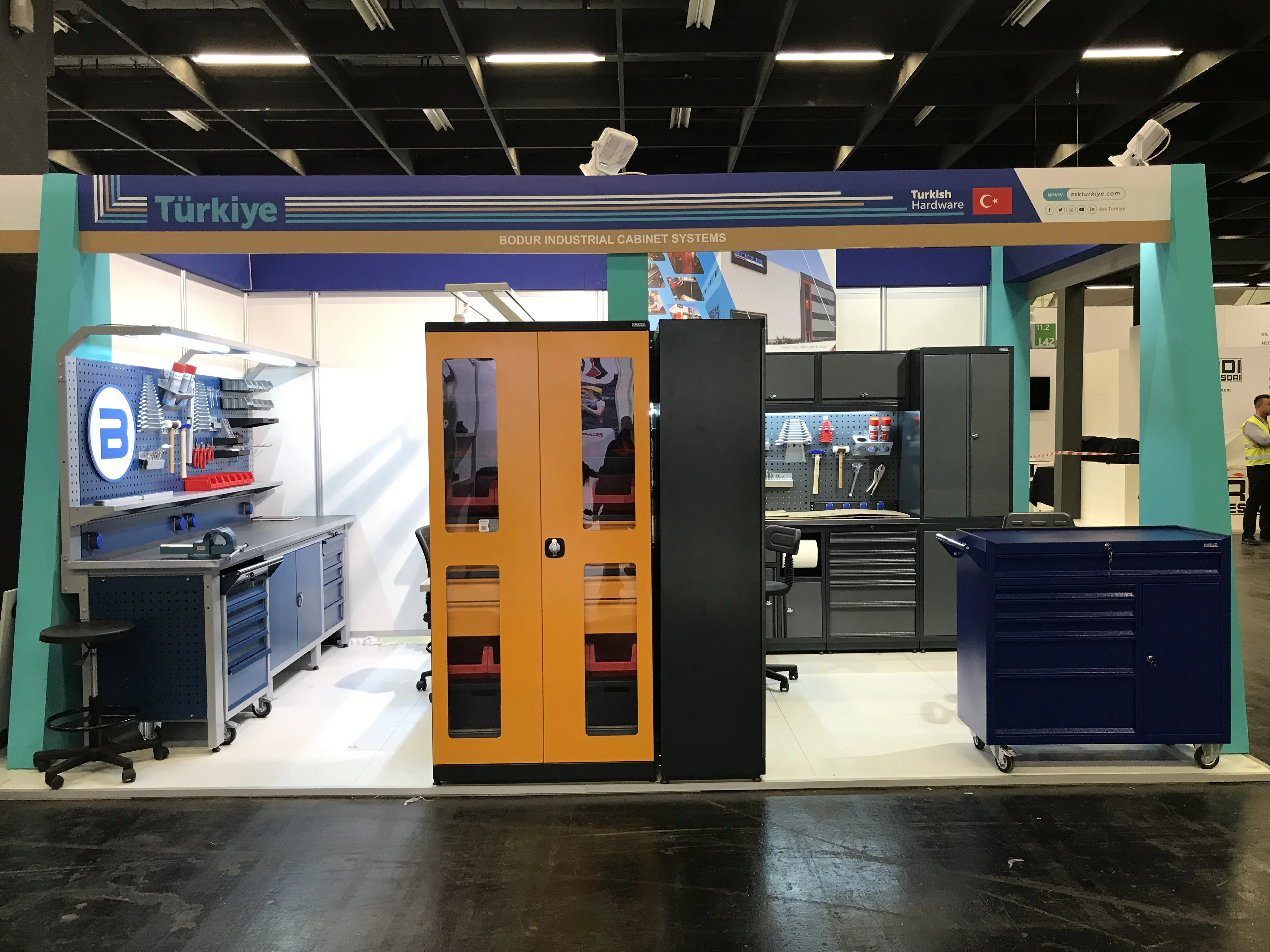 Demountable Metal Workbench with Wooden Top Table