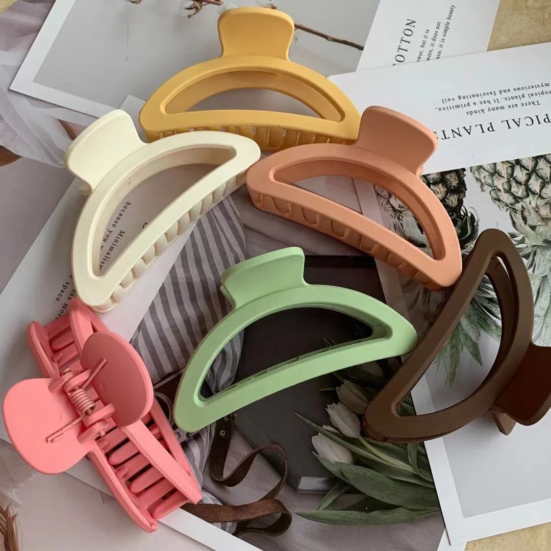 
2021 Korean New Style INS Hair Holder Women Banana Matter Rubber Wholesale Acrylic Round Claw Hair Clip 