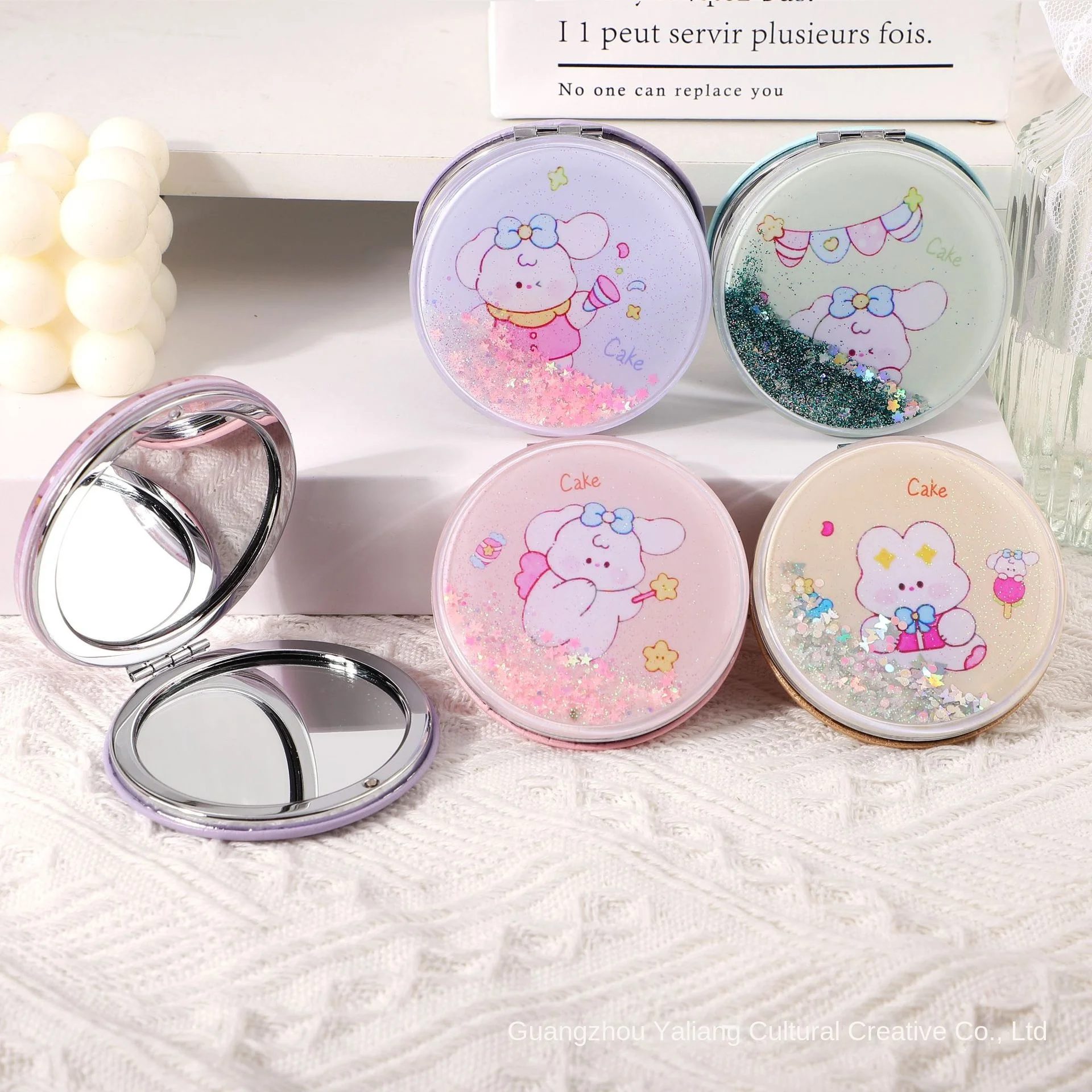 Creative Fashion LED Cosmetic Mirror Personalized Small Portable Beauty Mirror with Quicksand Mezzanine Box Packed
