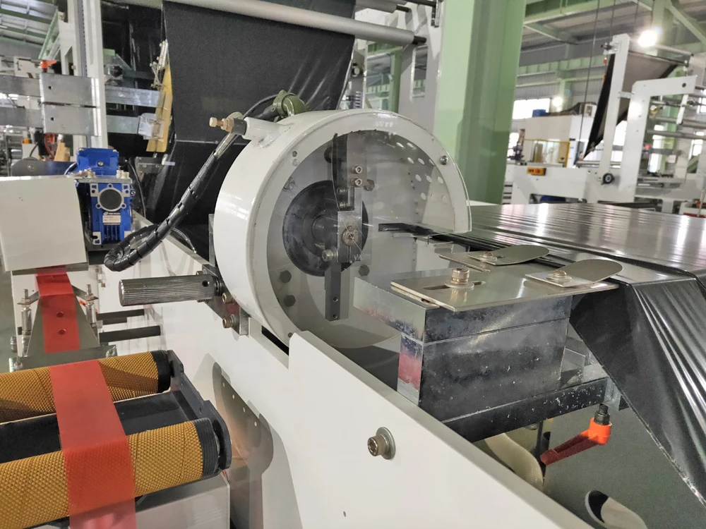 
ZheJiang automatic draw tape plastic bag on roll perforated PE biodegradable trash garbage roll bag making machine with core 
