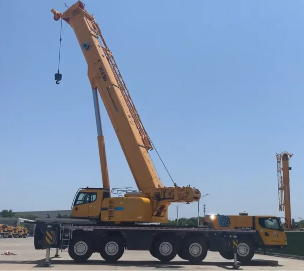 200 Ton Top Brand All Terrain Crane XCA200G8-1Lifting Height 90 m Mobile Truck for Sale