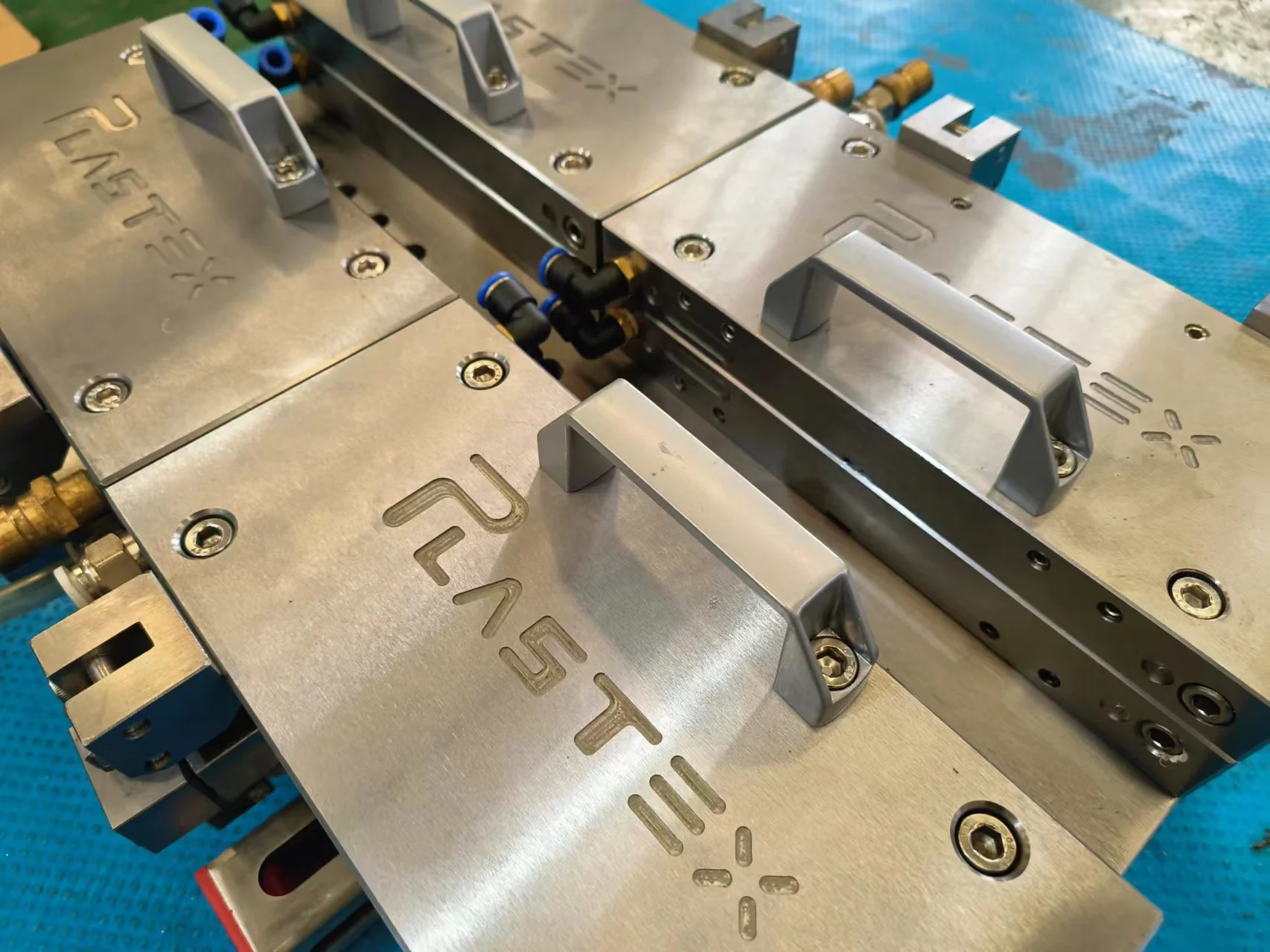 Professional Manufacturer China High Quality Plastic Extrusion Mould Equipment