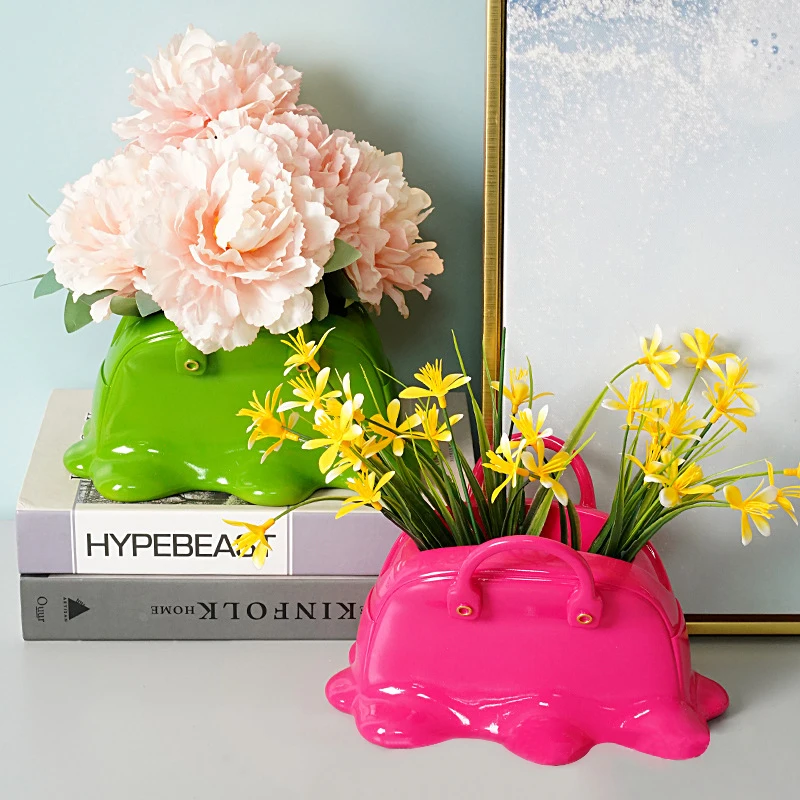 O&M Cute Girl Handbag Vase Home Resin Decoration Resin Flower Vase