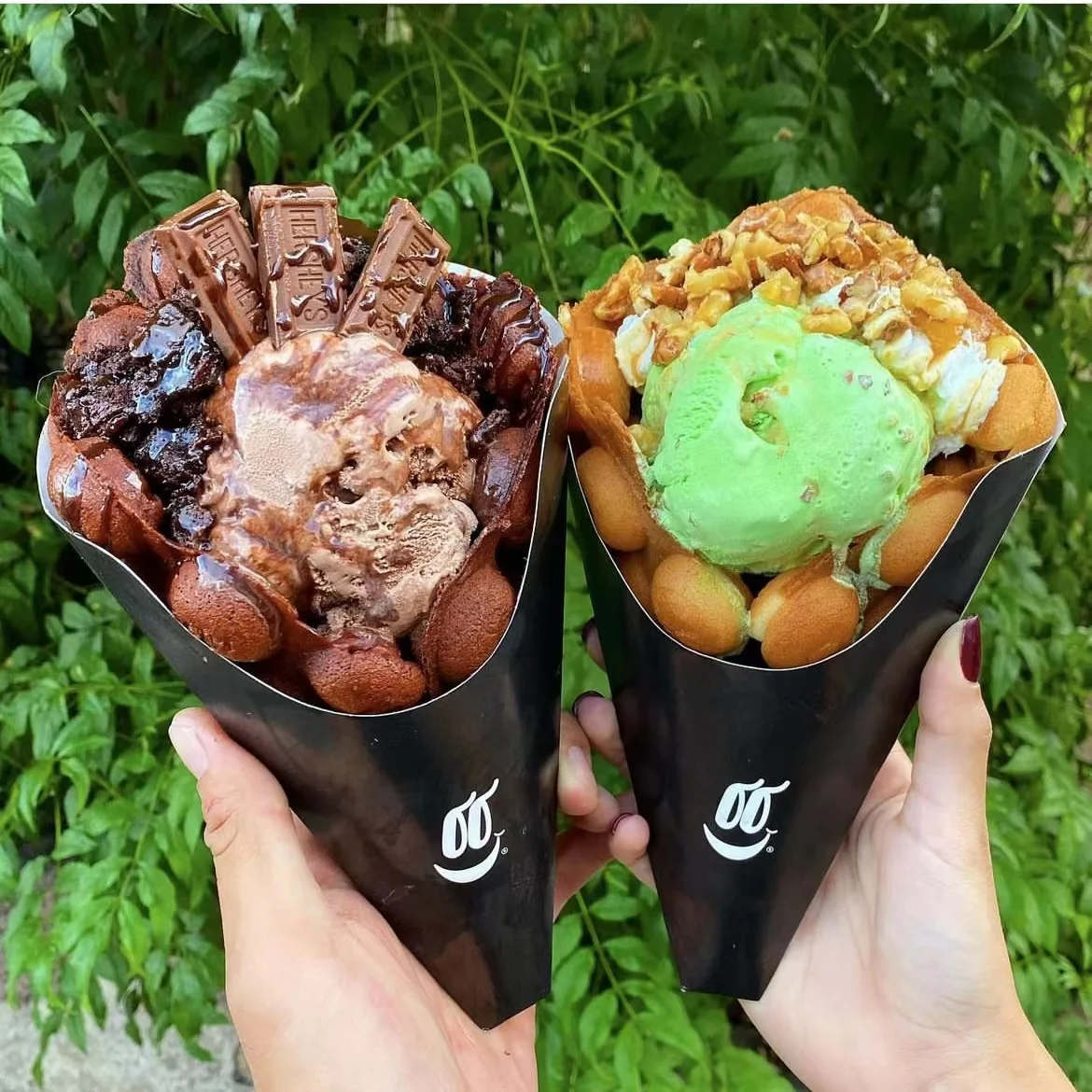 Disposable Hot Food Grade Paperboard Triangle Ice Cream Packaging Pizza Packing Kraft Paper Crepe Cone Egg Bubble Waffle Holder