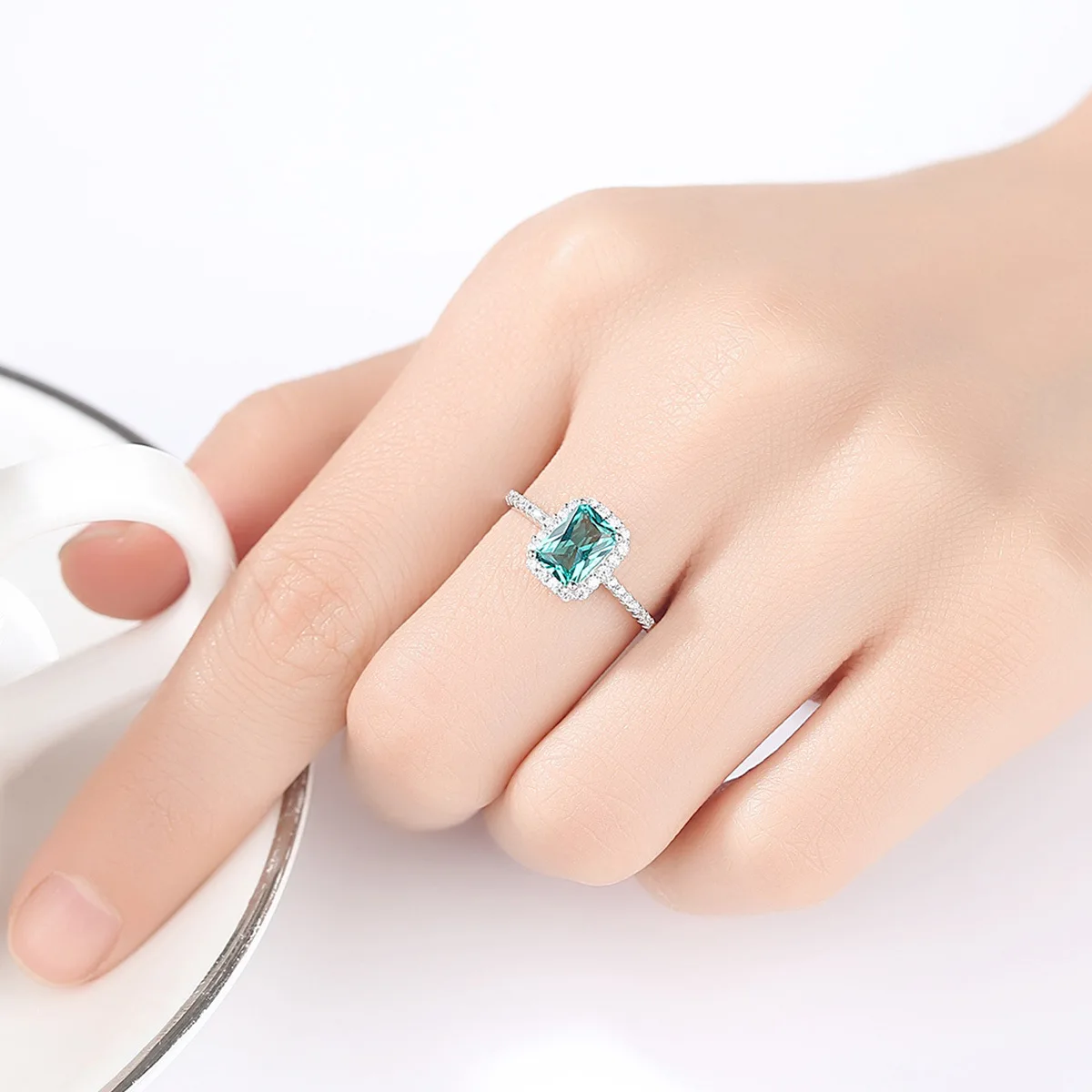 surprise price classic design engagement jewelry 925 sterling silver square green emerald gemstone wedding rings for women