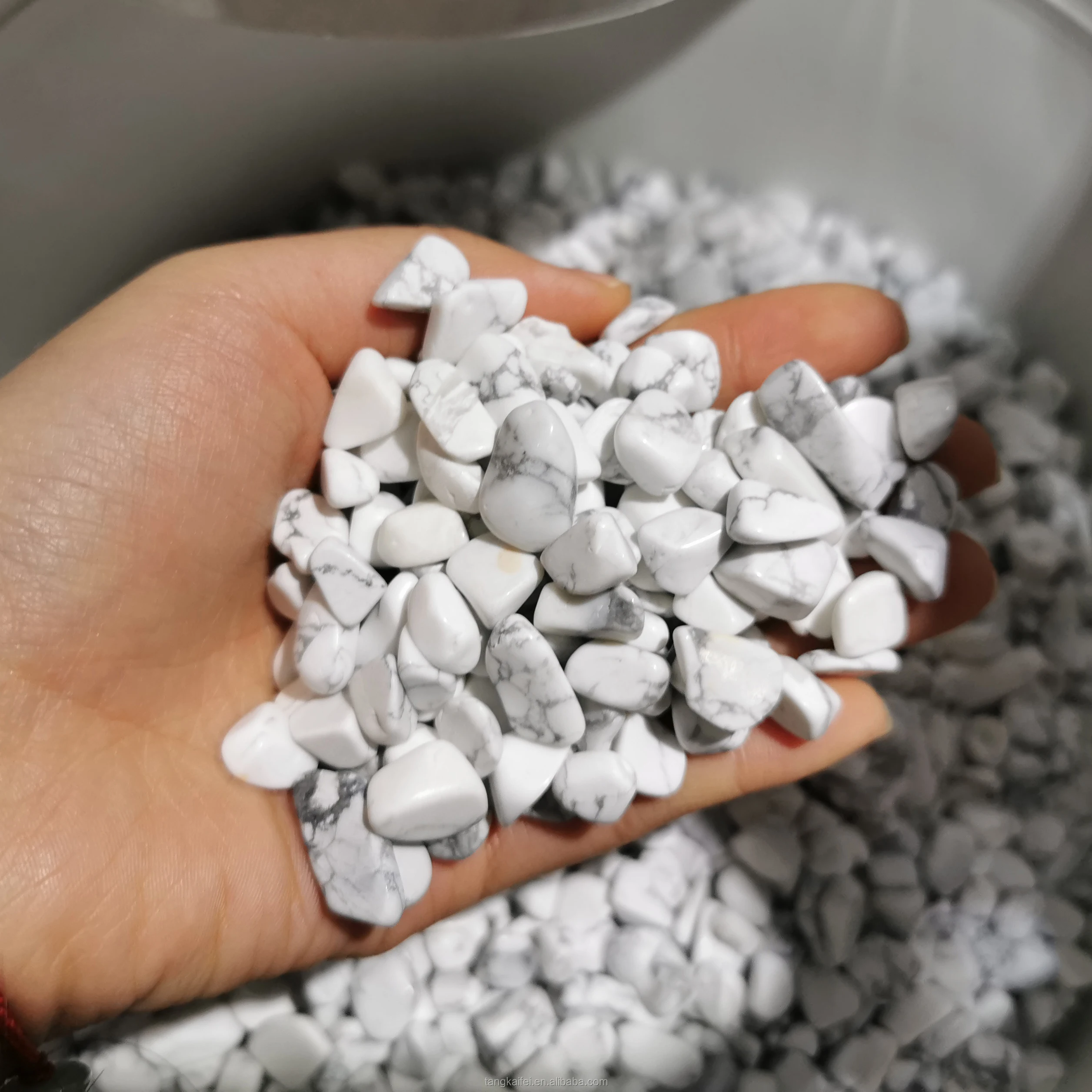 Wholesale high quality natural white pine crystal crushed stone decorative stones