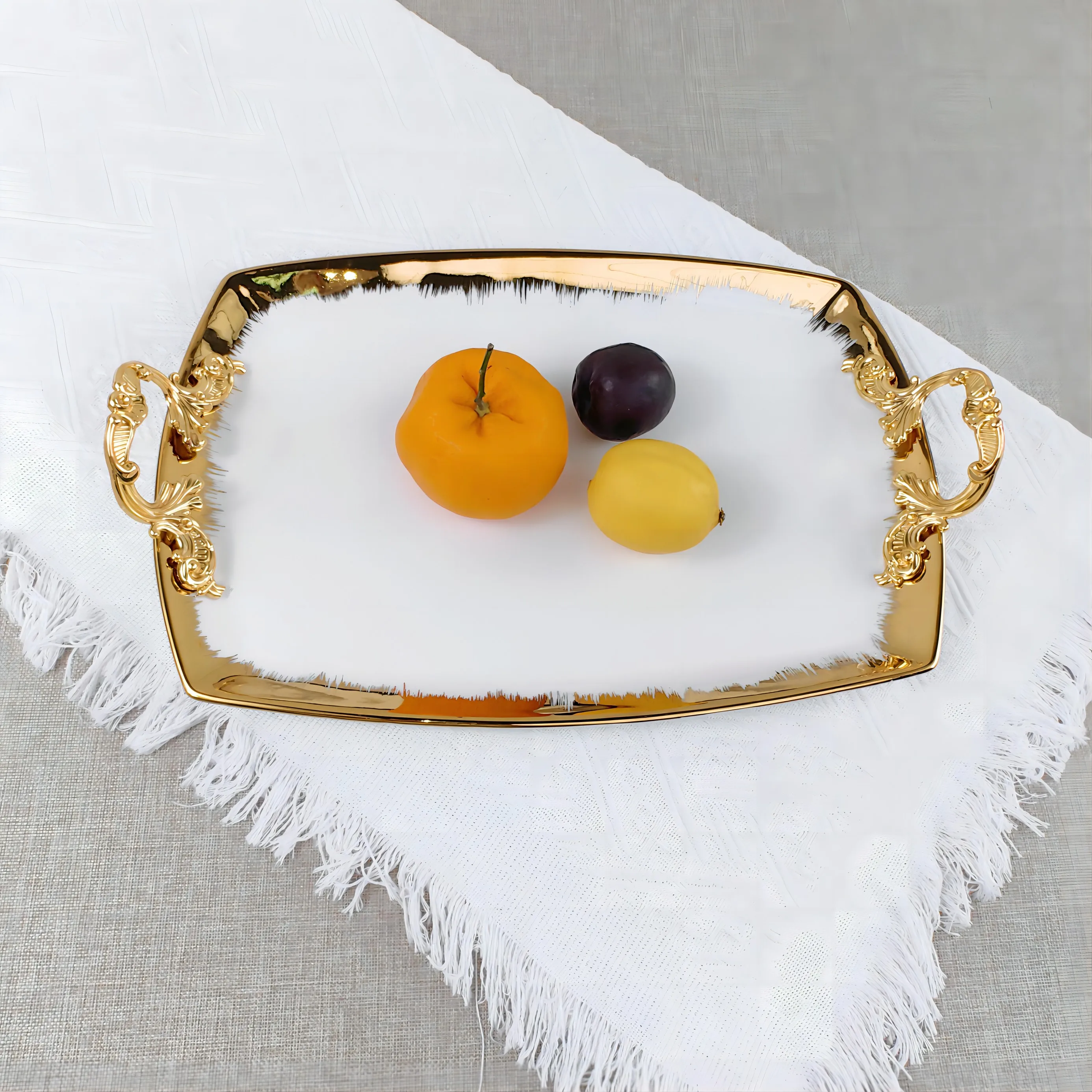 Hot selling plates Factory custom wholesale gilded edge banquet wedding dessert fruit luxury handle design ceramic plates