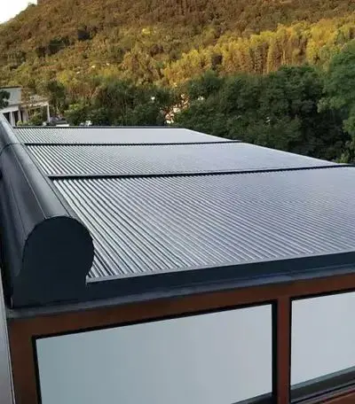 Modern Design Outdoor Retractable Aluminum Alloy Shutter Windproof Motorized Roller Roof Patio Skylight Blind Balcony Pergola