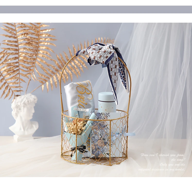 With hand gift wedding return gift practical gift box European iron art home decoration golden net