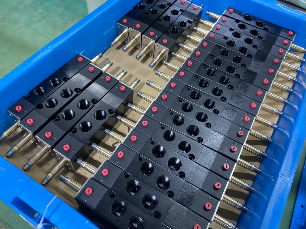 manufacturing standard Center closed 4V330-10 BSP NPT3/8 24v solenoid valve pneumatic 5/3 double 5 way 3 position solenoid valve