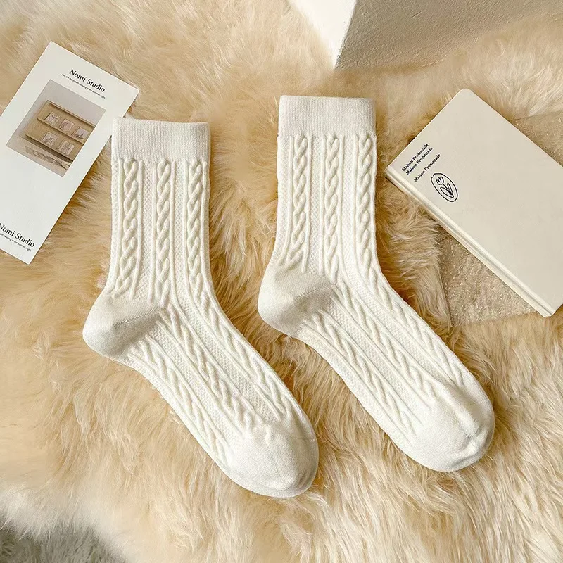 High Quality Custom Winter Korean Cotton Colorful Pattern Thick Knitted Tube Crew Women Socks