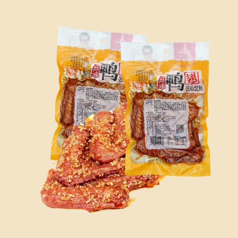 Вкусный готовый к употреблению крылышки с перьями утки пропеллы