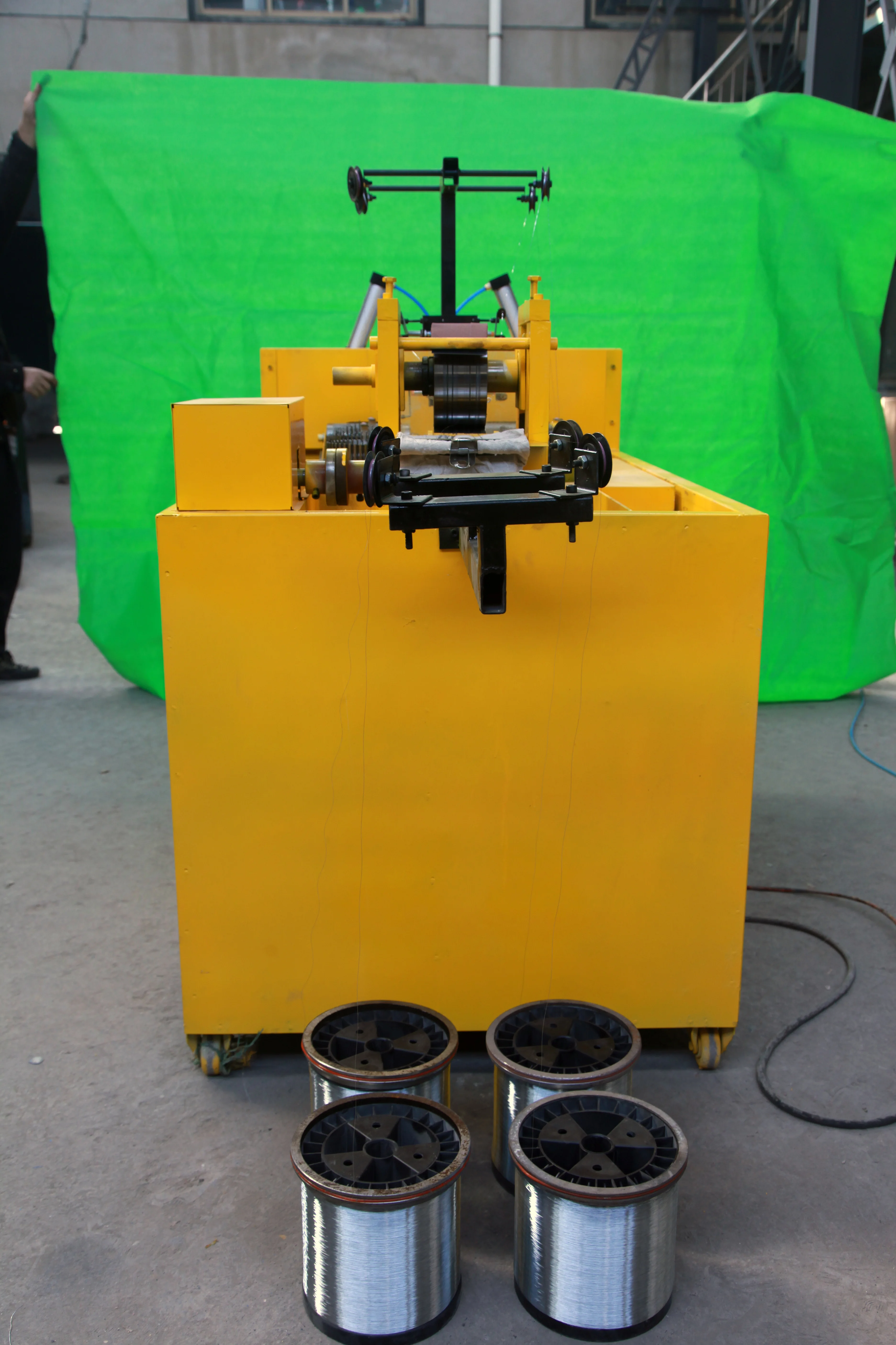 The source factory produces Stainless steel scrubber making machine for making steel balls for brushing bowls