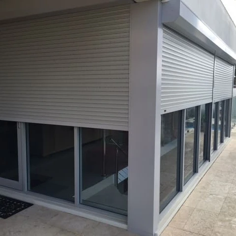 Производитель алюминиевых запчастей для оконных затворов