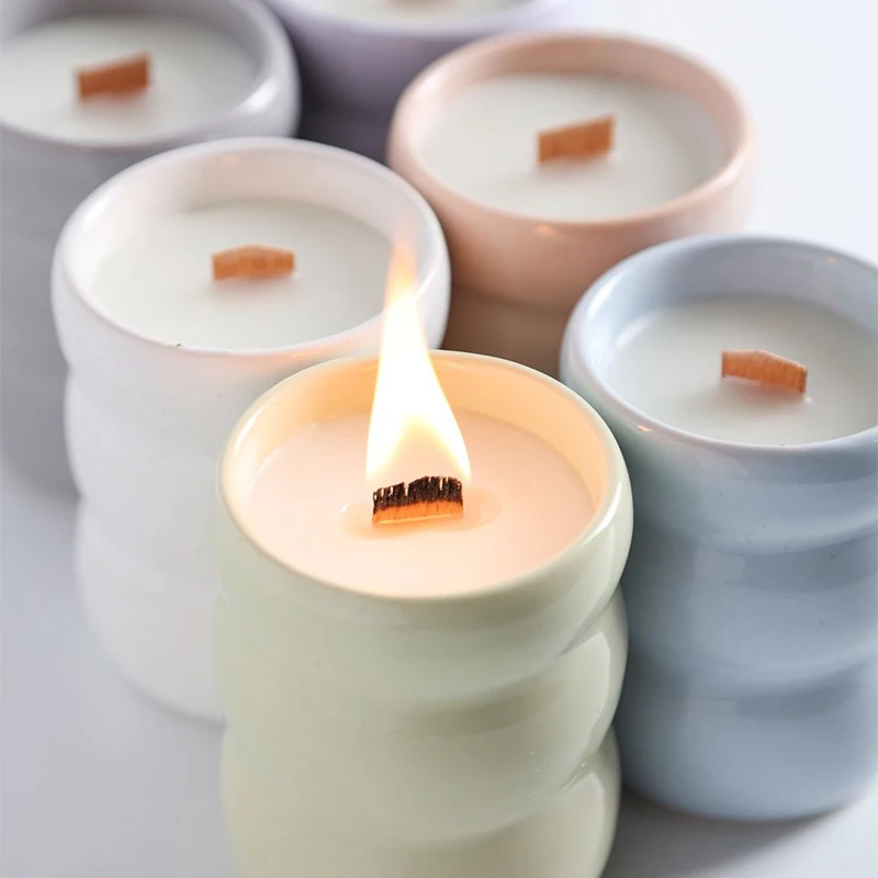 AIKUN Custom Top Quality Handmade Soy Wax Big Size Ceramic Jar Cotton Wick Essential Oil Scented Candles Present