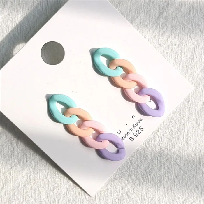chain earrings (4).png