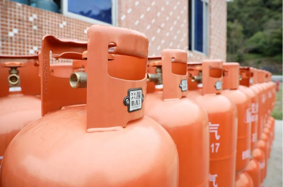 Gas cylinder asset management durable tag scratch resistance long distance easy read